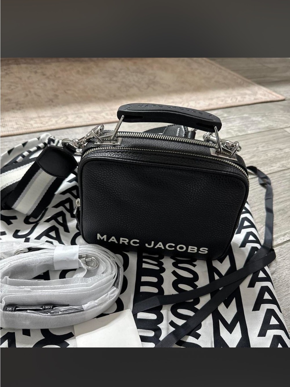 Marc Jacobs Black and White Crossbody Camera Bag - Picture 4 of 7